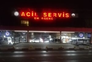 nce doktorlar ardndan hastane polisini darp ettiler