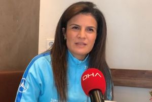 Eski kadn milli futbolcu Bilgin Defterli, erkek futbol takm alt