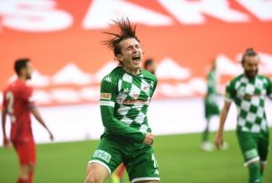 Bursasporda 15 futbolcu sokaa kma yasana taklyor