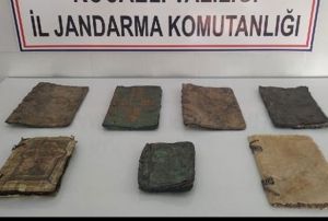 Arata 7 adet ceylan derisine yazl Tevrat ve ncil ele geirildi