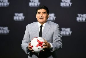 Efsane futbolu Maradona hayatn kaybetti