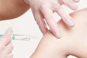 ngiltere, Pfizer ve BioNTechin asn onaylad