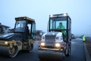 Bakan Palancolu hem yolu inceledi hem silindir arac kulland
