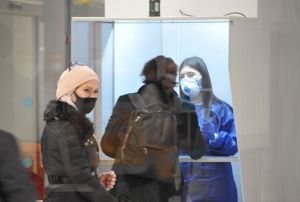 Londra'dan gelen yolculara PCR testi