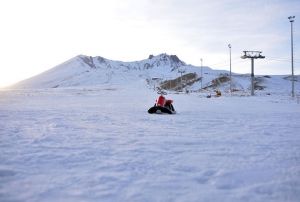 Erciyes'te  pistler bo kald, turistler ehir merkezinde dolat