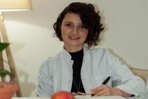 Taze ve ilenmemi gdalar tketin,her gn en az 10-12 bardak su iin