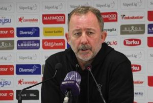 Yaln: Yarm pozisyonu olmayan takmdan gol yedik