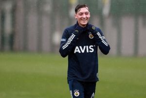 Mesut zil'in ilk derbisi