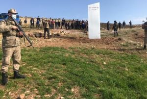 Gbeklitepe yaknlarna braklan metal blok, alarma geirdi