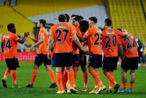 Aykut Kocamanl Baakehir, ilk galibiyetini ald