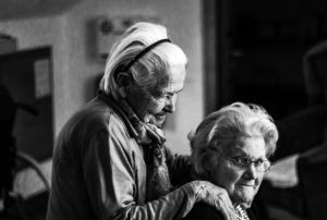 60 ya st her iki kadndan birinde grlyor