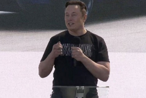 Elon Musk, Tasla Roadster modelini uurmay planlyor