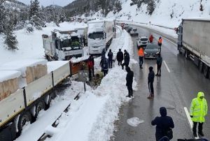 Balkesir-Bursa karayolu ift tarafl trafie ald