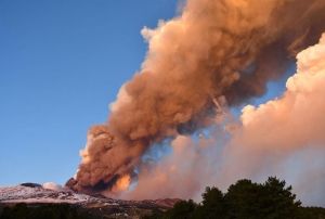 Etna Yanarda yeniden faaliyete geti