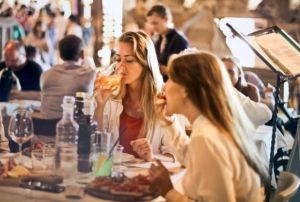 Bilim Kurulu yesi Kaypmaz restoranlarn almas hakknda konutu