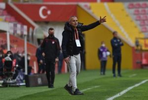 Kayserispor Uur Kulaksz'a emanet