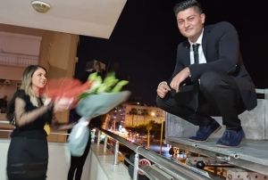 Damat kz istemeye mobil asansrle geldi