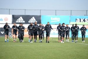 Beikta'ta Cenk Tosun koulara balad