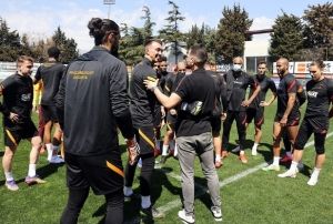 Omar Elabdellaoui'ye kk hcre nakli ve kornea operasyonu