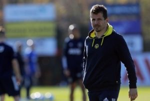 Emre Belzolu: 