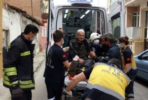 Evde kalas krlan yal adam, ertesi gn sesini duyurabildi