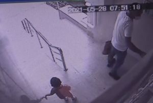 2 yandaki ocuk asansrde skarak ld