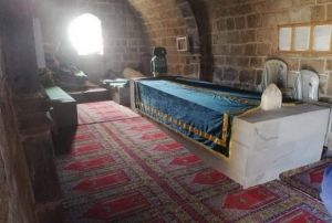 Trbeyi kazarak define aradlar