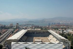 zmir Alsancak Stadyumu alyor