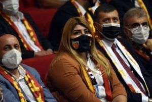 Kayserispor'da Berna Gzba gven tazeledi