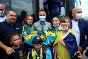 Fenerbahe kafilesi Dzce'de