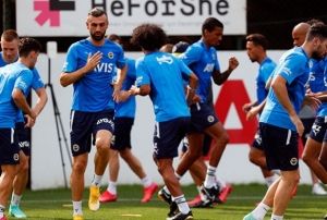 Mesut zil idmanda yer almad