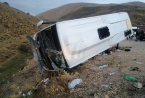 renci tayan midibs devrildi: 29 yaral