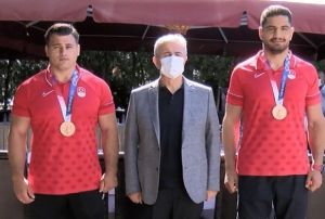 Mansur Yava olimpiyatta mcadele eden sporcularla bir araya geldi