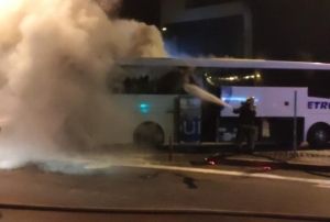 Yolcu dolu otobs alevlere teslim oldu