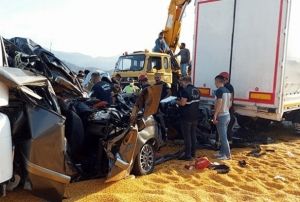 TIR, 4 araca arpt: 3 l, ok sayda yaral var