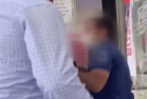 Kadnlarn fotoraflarn ekerek taciz eden kiiye meydan daya