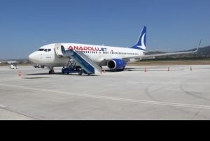AnadoluJet 4 saat rtar yapt, saatlerce bekleyen yolcular isyan etti