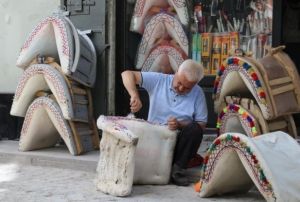 Yok olmaya yz tutan meslei baba vasiyeti diye srdryor