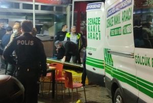 Arkadan sokak ortasnda tfekle ldrd