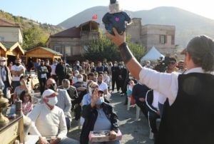 Talas Antika Pazar'na mezat damga vurdu