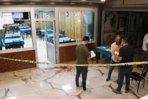 Emekli polis kahvehanede dehet sat: 2 l
