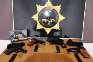 oraplarn iindeki tabancalar polisin dikkatinden kamad