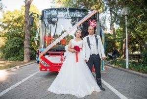 Byle olur kadn yolcu otobs ofrnn gelin arabas