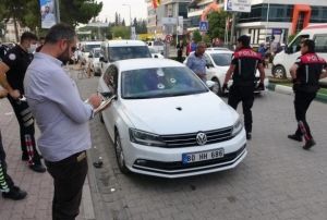 Avukat husumetlisinin otomobilini kurun yamuruna tuttu