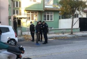 Snf retmeni evinde l bulundu