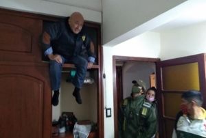 Diktatrln ikencecisi dolapta yakaland