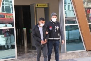 Yallar, kendini savc ve polis olarak tantarak dolandrd