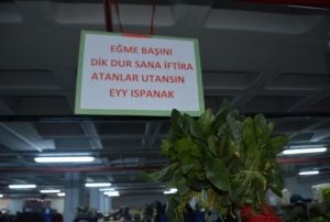 Ispanak satlar den esnaf areyi afi asmakta buldu
