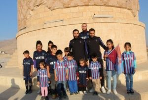 Trabzonspor, Batmanl ocuklara 150 forma gnderdi