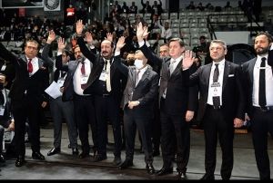 Beikta'ta Fikret Orman ve iki ayr ynetimi ibra edilmedi 